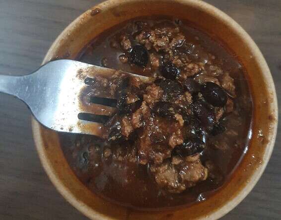 לא תשאירו אפילו פירור. צ'ילי קון קרנה // צילום: פרטי