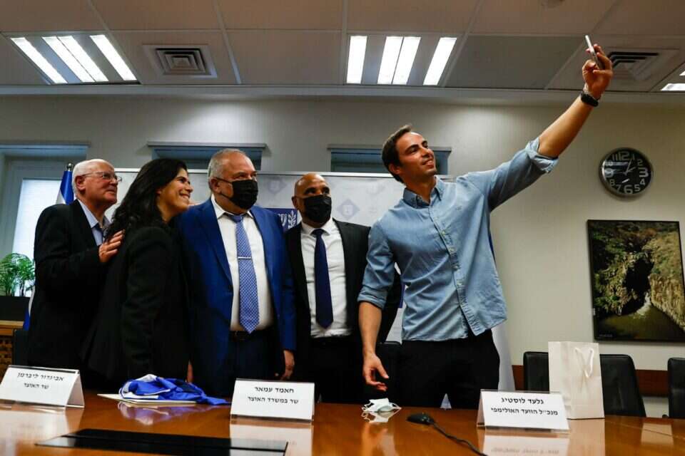 הפגישה היום בין ליברמן לראשי הוועד האולימפי , אורן בן חקון