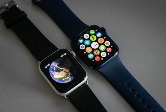 מימין: אפל ווטש 6, משמאל: אפל ווטש 5 // צילום: ינון בן שושן