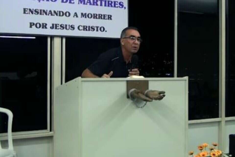 הכומר המסית , צילום מסך מתוך יוטיוב