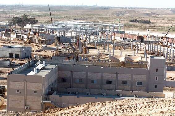 בניית עיר הבה"דים // צילום: דודו גרינשפן