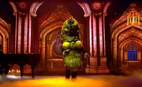 בארץ אין חשש. "הזמר במסכה"