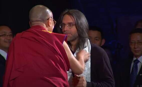 אפשר לזהות סימנים מחשידים. "The Vow"