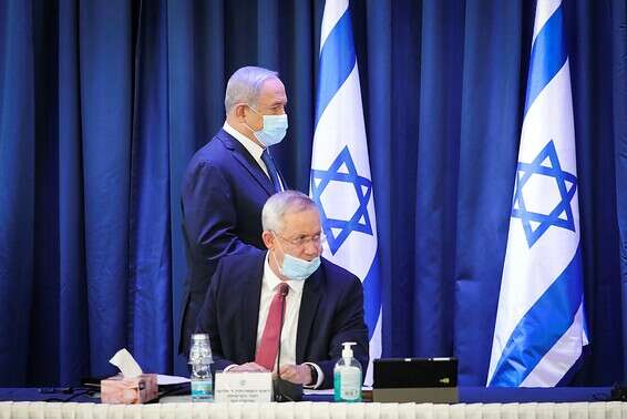 נתניהו וגנץ. "השאלה היא מי ימצמץ ראשון" // צילום ארכיון: מארק ישראל סלם