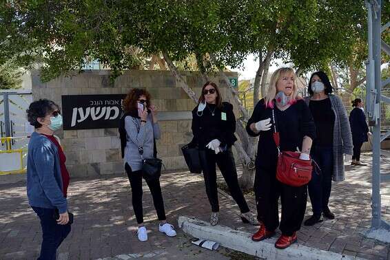 משפחות הדיירים ב"משען" באר שבע // צילום: דודו גרינשפן