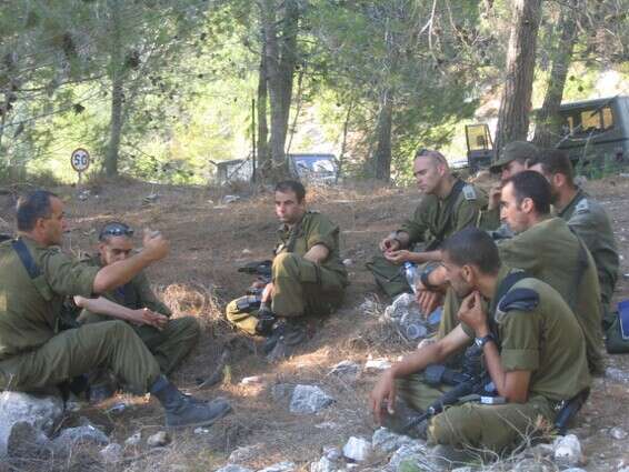 תדריך מח"ט 7 למפקדים בחטיבה לקראת הכניסה ללבנון // צילום: סאלי פרץ
