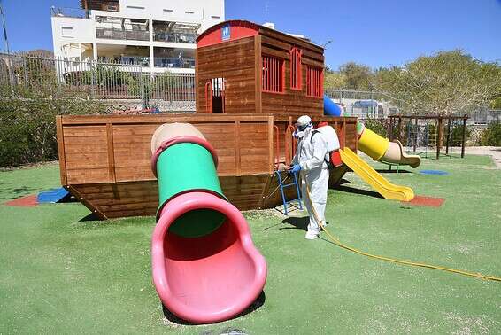 חיטוי מוסדות החינוך // צילום: יהודה בן יתח