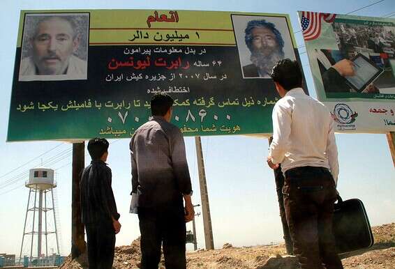 הצעה לפרס כספי בתמורה למידע בעניינו של לוינסון בגבול אפגניסטן-איראן // צילום: אי.פי.איי