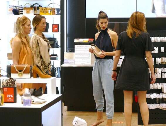 בוחנות // צילום: אמיר מאירי