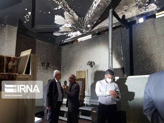 שימני השריפה בציון קבר אסתר ומרדכי וחברי הקהילה היהודית במקום