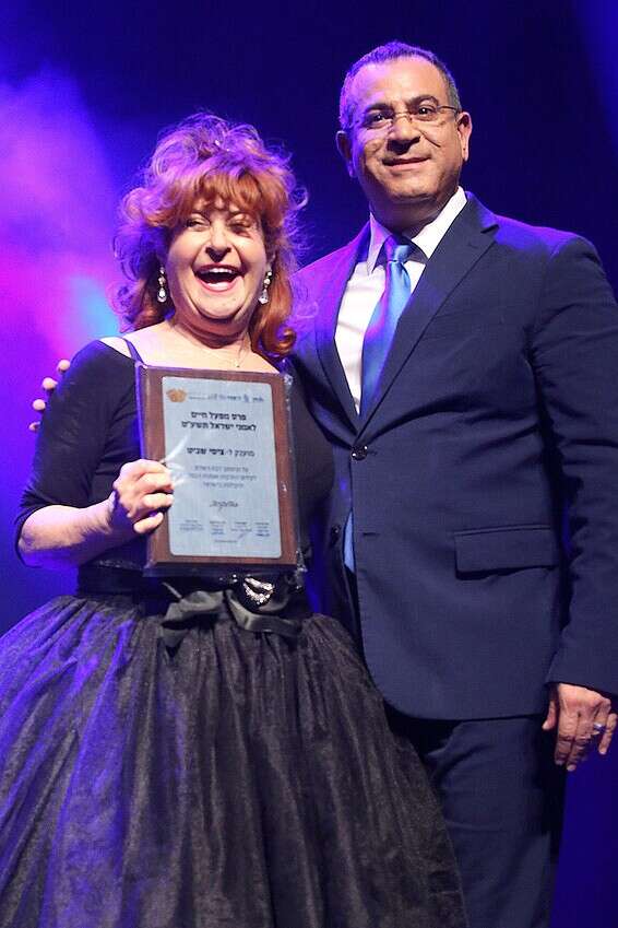 שביט מקבלת פרס מפעל חיים // צילום: קוקו