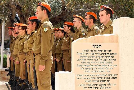 חיילי צה"ל בטקס צבאי ביום הזיכרון // צילום: גדעון מרקוביץ'