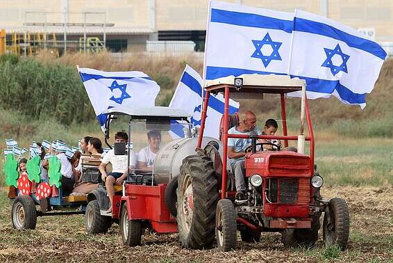 תהלוכה לכבוד השבועות (תמונת ארכיון) // צילום: הרצי שפירא