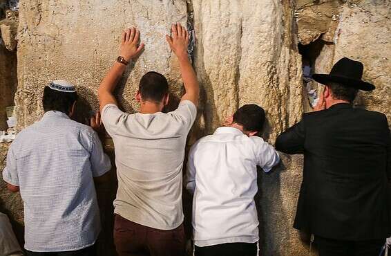 תשעה באב בכותל המערבי (תמונת ארכיון) // צילום: אורן בן חקון
