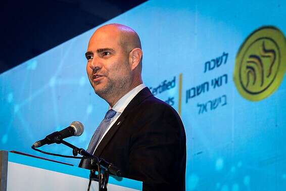 שר המשפטים אמיר אוחנה // צילום: אורן בן חקון