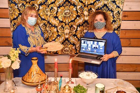 נחזור ללפטופ? ניקול בן דויד  מאוניית הקורונה עם בני משפחתה חוגגים מימונה בזום // צילום: יהודה בן יתח