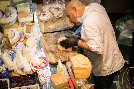 שבועות בשוק מחנה יהודה // צילום: אורן בן חקון