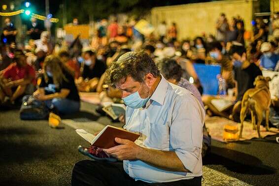 ערב ט באב ברחוב לפור // צילום: אורן בן חקון