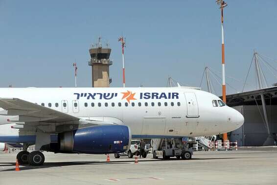 מטוס ישראייר בנתב"ג, באוגוסט // צילום: גדעון מרקוביץ'