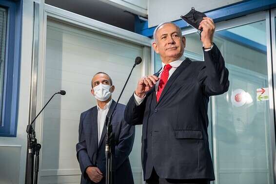 רה"מ נתניהו וממונה הקורונה פרופ' גמזו. נדרשת תעוזה // צילום ארכיון: אמיל סלמן
