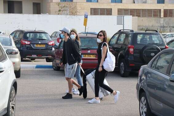 לא לשכוח מסכות הגנה // צילום: ניר פקין