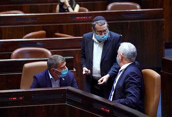 גנץ ואשכנזי לצד ח"כ גפני // צילום: עדינה ולמן/דוברות הכנסת