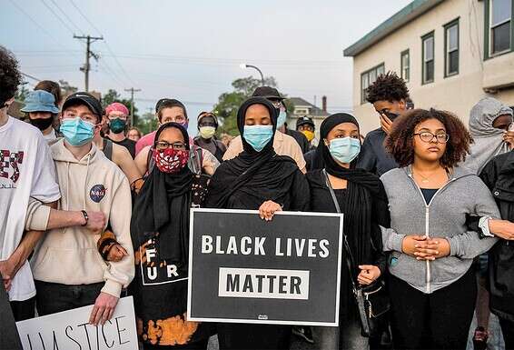 מפגינים במיניאפוליס // צילום: איי.אף.פי