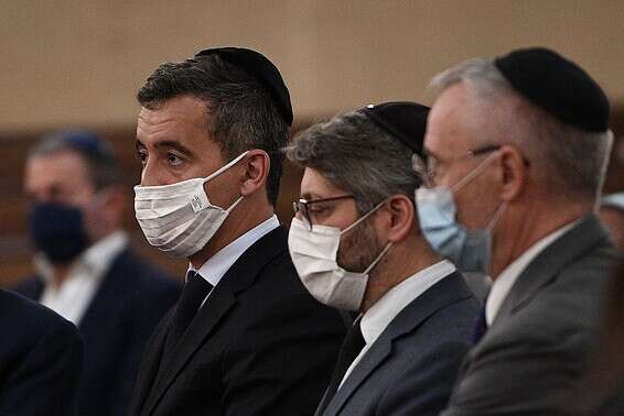 תפילה בצל קורונה // צילום: AFP