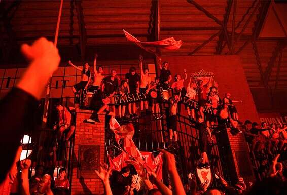 חיכו לזה 30 שנה בדיוק. אוהדי ליברפול // צילום: איי.אף.פי