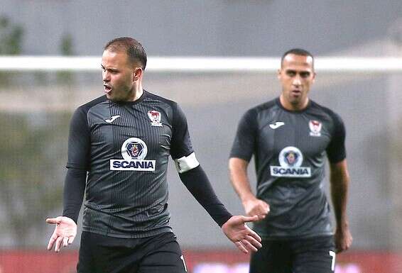 "השחקנים לא מתחשבים". חאלד חלאילה (משמאל) ומהראן ראדי, במדי סכנין // צילום: אלן שיבר