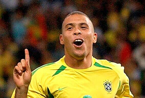 "טלפון ממנו זו מחמאה ענקית". רונאלדו במדי ברזיל // צילום: AP