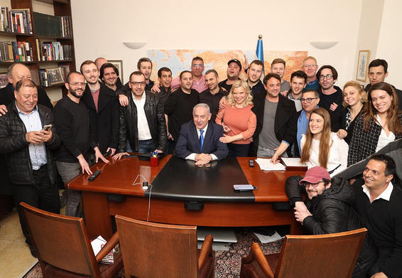 שמחה בלשכת רה"מ נתניהו עם פרסום המדגמים