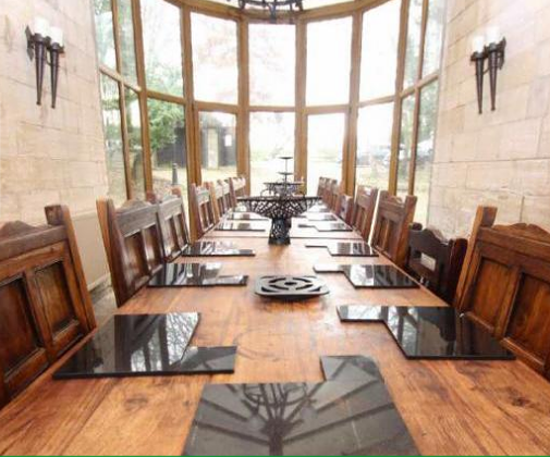 שולחן ל-20 סועדים // צילום: מתוך אתר המלון