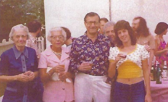 ג'סי, כבר לא ילדה, מהשנייה משמאל