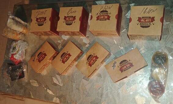 משלוח ההמבורגרים של שגב // צילום: מאי רודריגז גרסיא