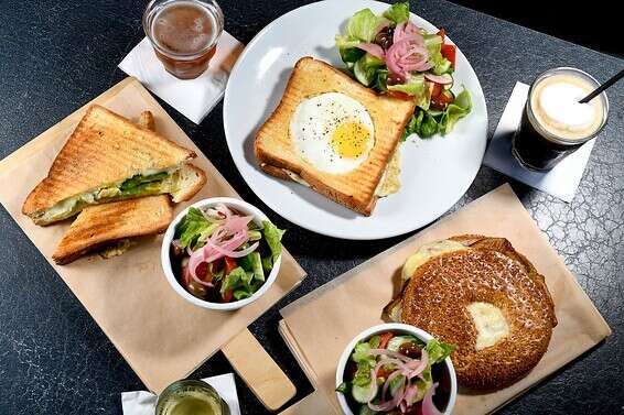 פופ אפ טוסטים בקפה טימותי // צילום: רן בירן