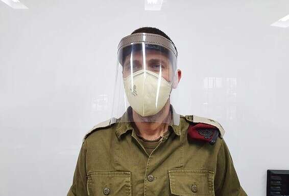 משקפי המגן שמייצר צה"ל עבור הצוותים הרפואיים // צילום: דובר צה"ל