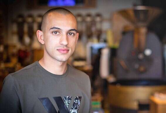 הים התיכון בקפסולת קפה. מוחמד חוני // צילום: אריק סולטן