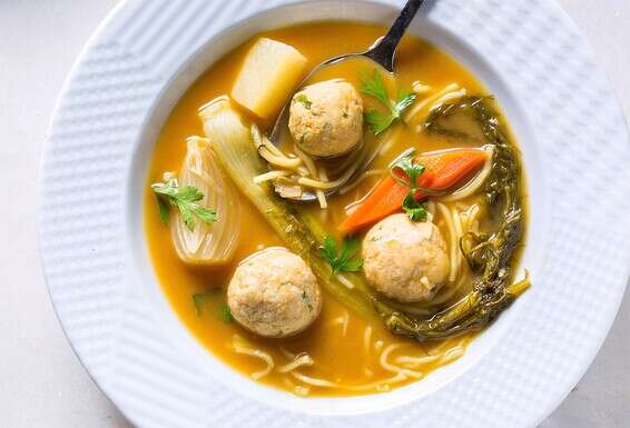 חמימות שעוטפת את הקיבה. מרק עוף // צילום: איתיאל ציון