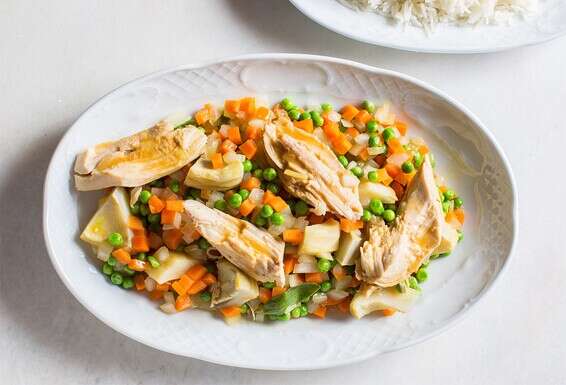 מנה שמחזיקה את הקיבה. תבשיל עוף שלוק // צילום: איתיאל ציון