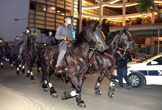 44% מהציבור חושב שגם המשטרה אלימה מדי // צילום: גדעון מרקוביץ'