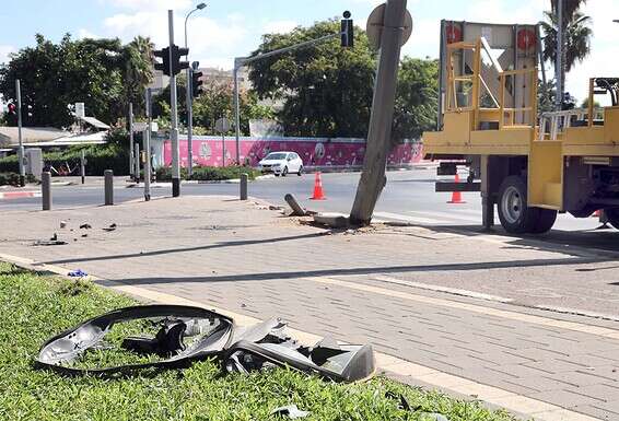 זירת התאונה בתל אביב // צילום: גדעון מרקוביץ'