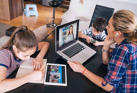 למידה בבית. "אפשר להוריד מהאינטרנט תוכנית לימודית לפי גיל" // צילום: גטי אימג'ס