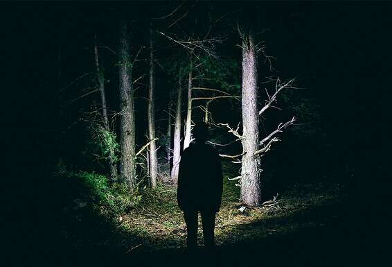 בעדותה סיפרה ת': "התוקף דחף אותי עשרות מטרים וחנק אותי" צילום אילוסטרציה: GettyImages