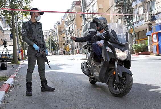 בידוק משטרתי בבני ברק \ צילום: גדעון מרקוביץ'