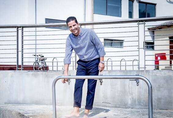 "החיים שלי ושל משפחתי הם בתל אביב, אנחנו מחוברים לחיי הישראלים". ספרופולוס בחוף, השבוע // צילום: כפיר זיו