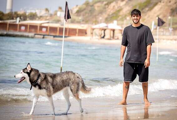 דואק. "אני הצטיירתי כ'גבר החתיך', אז מה זה אומר? שאני לא יכול להיפגע? שאין לי רגשות?"  // צילום: כפיר זיו