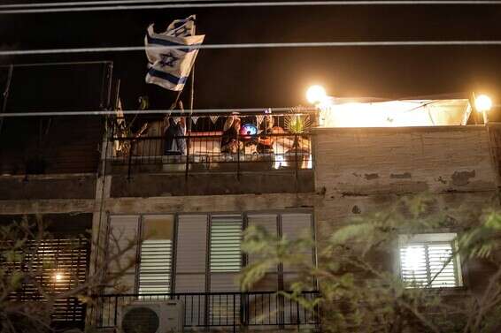 דגלי ישראל הונפו במרפסות