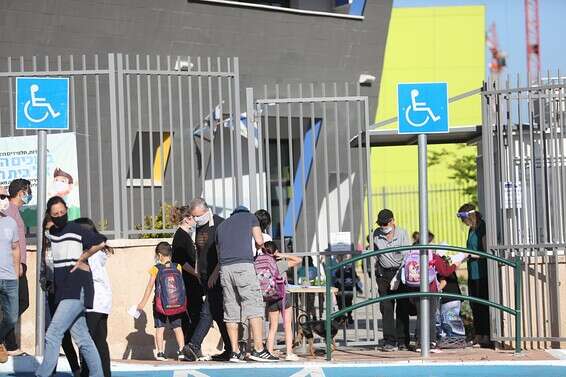 בביה"ס "יצחק נבון" בהרצליה פתחו את הלימודים הבוקר