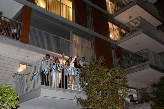 חוגגים ונהנים